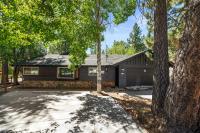 Fox & Swan Chalet - Beautiful ranch style home with Hot Tub and a Game Room with Arcade Games! - B&B Big Bear Lake
