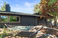Fox & Swan Chalet - Beautiful ranch style home with Hot Tub and a Game Room with Arcade Games! - B&B Big Bear Lake