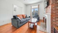 Cozy 1st-Floor Flat 2BR Backyard Free Parking - Chambres d’hôtes
