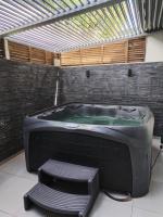Les Pieds Dans l'Eau face à la mer des caraïbes Jacuzzi Sainte-Luce Trois-Rivières - Chambres d'hôtes Sainte-Luce