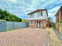 Three Bed Detached Home - Large Garden - Hot Tub - Free Parking - Close to Beach! - B&B
