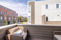 Luxury Downtown Townhome Private Garage Unit 16 - B&B Cleveland