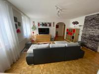 VacationBase Vienna Apartment I Subway I Airport I Main Station - Bed and Breakfast Wenen