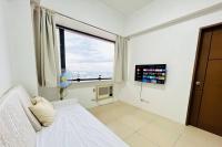 Budget Family Room at Ace Suites Residence Next to the Famous Indoor Water Spa - Chambres d'hôtes Manille