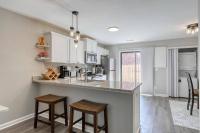 Stylish Haven NEW Walk to the Ocean Smart TVs Wifi - B&B Myrtle Beach