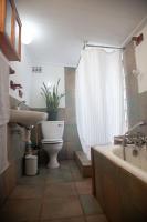 Entire 2 bedroom house in Observatory - B&B