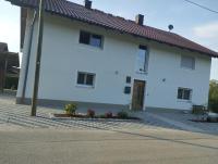 Ruhige 90 qm Wohnung mit Balkon & Terrasse, ideal für längere Aufenthalte - Chambres d’hôtes Kirchdorf am Inn