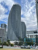 4 Bedroom Huge Sub Penthouse Oracle Level 31 Magnif VIEWS 260m2 Family Skyhome Sleeps 8 Adults and 2 Children, Sofa Bed Portacot, High Chair Central to Everything Resort Skyhome 5 STAR Luxury - Chambres d'hôtes Gold Coast