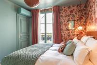 SAINT PHALLE - Deluxe Balcony Studio