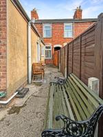 Amaya One -3 bedroom townhouse - with garden - close to town centre - sleeps 7 - Free Gym Access - Chambres d'hôtes Grantham