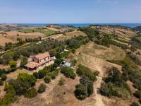 Villa Dolce Vita - Vista Colline, Jacuzzi, 3Suites & 5min dal mare - B&B Lapedona