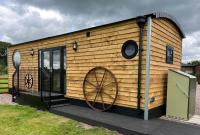 Ye Old Lambing Lodge - Spring Paddock - B&B Stafford