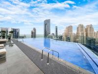 Luxe Central Marina Studio with Rooftop Pool - B&B Dubai