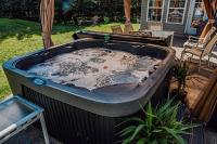 Gorgeous Cozy 5 Bedroom House with Hottub,Lake,Pool - Bed and Breakfast