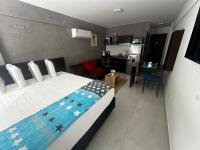 Studio with Spa Bath