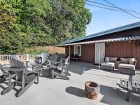 Stylish and Bright 3Bd Home, Amazing Deck, Game Room, Free Parking - B&B Pittsburgh