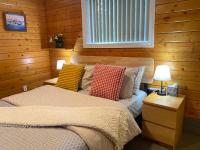 Whispering Pines Farmhouse - B&B Redmond