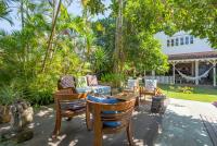 Villa Tap - Private 6BR Tropical Paradise Minutes to the Beach - B&B Canggu