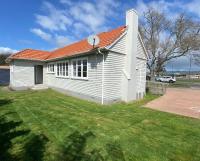 Whole house, Amohau St opposite Trade Central - 3 Bedrooms, Sleeps up to 6, 5 beds, wheel chair friendly - Chambres d'hôtes Rotorua
