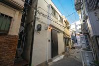 Official TRhouses 和居 汐羽 15 minutes to Shinsaibashi, Kuromon Market and Namba - B&B