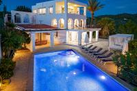 Villa near San Antonio sleeps 11 - B&B