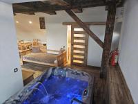 Vířivka a sauna na pokoji,nebo na vlastní terase - Farma u Příbrami - B&B Příbram