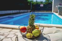 House Runjic w pool large garden and playground - B&B Prgomet