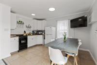Spacious Family Suite Steps to the Beach (444) - Bed and Breakfast Old Orchard Beach