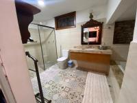 Deluxe Queen Suite