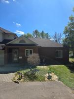 Resort style entire guesthouse with kitchen-2 rooms - B&B Tottenham