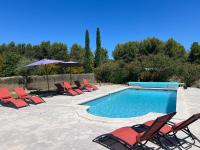 Proche Roussillon, La villa rouge Luberon, piscine chauffée, climatisation et vue Luberon - B&B