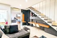 Cottonwood Villa Kuantan Jogja - Pool Netflix Gym - Chambres d'hôtes Yogyakarta