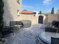 Charmant logement avec un extérieur et un jacuzzi - B&B