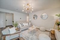 Stunning 4BR 2BA Hot Tub Cozy Holiday Home in Plano - Chambres d'hôtes Plano