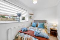 Minutes from the port of Dover, free WiFi, free offroad private parking and rated a guest favourite on Air b nb! - B&B Kent