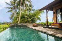New villa at the edge of rice field & free scooter - Chambres d'hôtes Ubud