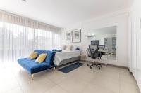 Urban Vista iFreses, 2nd floor! AC, TV and Pool - B&B