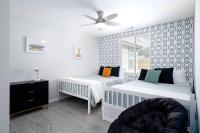 Chilled Salt Pool Luxury Firepit Mini Golfing - B&B Desert Hot Springs