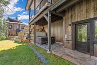 Snow Ghost Den True Ski in Ski out sleeps 9 people 3 Bed 2 and a half bathrooms Home with private hot tub - B&B