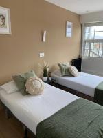 Twin Room with Private External Bathroom