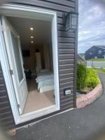 Studio unit with private entrance, 2 bed 1 bath - B&B