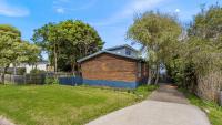 Anchored on Capes - 5 Bed Lakes Entrance Stay - B&B Lakes Entrance