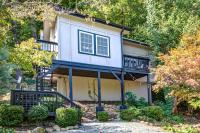 The Zen Den Peaceful Cottage with Mountain Views - B&B