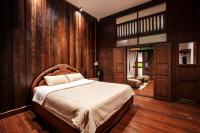 The Author - Fong Lee CC Lampang Walking Street - B&B