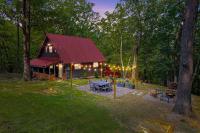 Red A Frame Shenandoah Escape Fire Pit BBQ - B&B Harper's Ferry