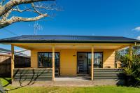 Fun Family Bach, close to beach and shops! - Ferienwohnung Waihi Beach