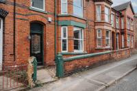 Stunning 5 bedroom home Wirral Birkenhead Sleeps 9- Free Parking-5G Internet - Ferienwohnung