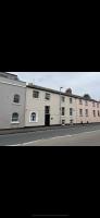 Charming Historic Apartment Adjoining Beautiful Central Taunton Park - B&B