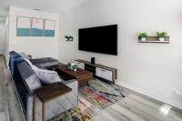 Beautiful Home, Walk to UF, Newly built - B&B