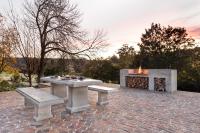 Avemore Vineyard View - wood fired hot tub and full power back up - Bed and Breakfast Onder-Papegaaiberg